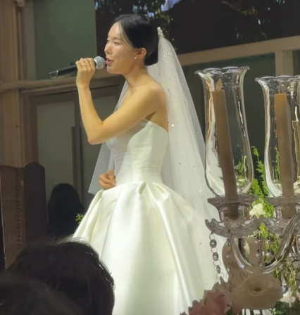 김지민이 올린 김나희 축가 모습 / 김지민 인스타그램