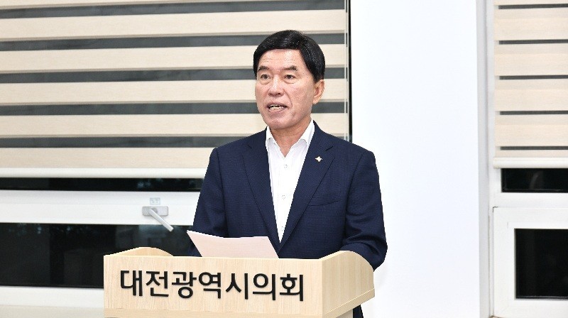 황인호 대전 동구청장이 31일 대전시의회에서 글로벌 드림캠퍼스 개인정보 유출 사고와 향후 운영 방향에 대해 기자회견을 하고 있다. /사진=김지연 기자