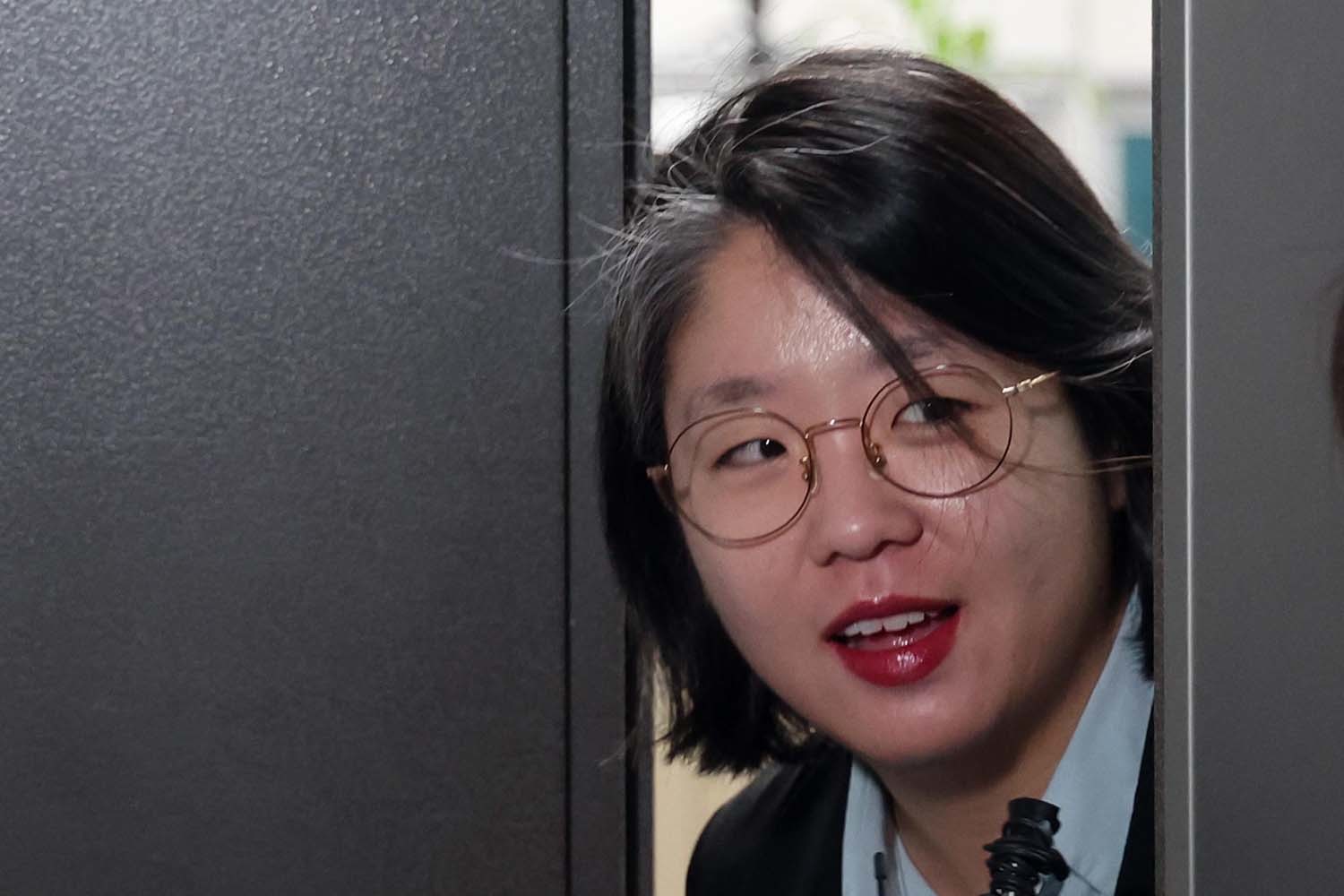 성평등가족부 장관 후보자로 지명된 용혜인 기본소득당 의원이 31일 오전 서울 여의도 국회 의원회관으로 출근하고 있다. / 뉴스1