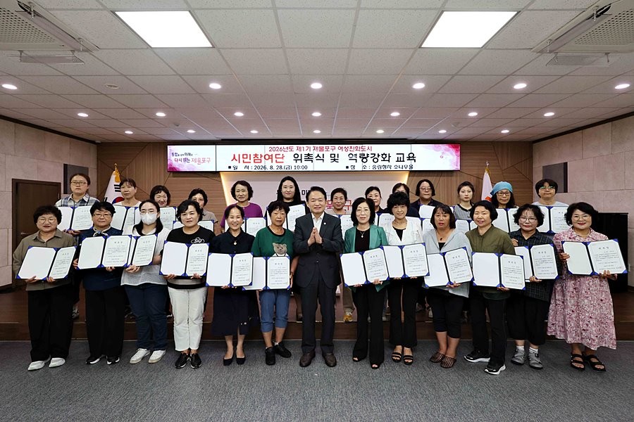 김찬진 제물포구청장(가운데)