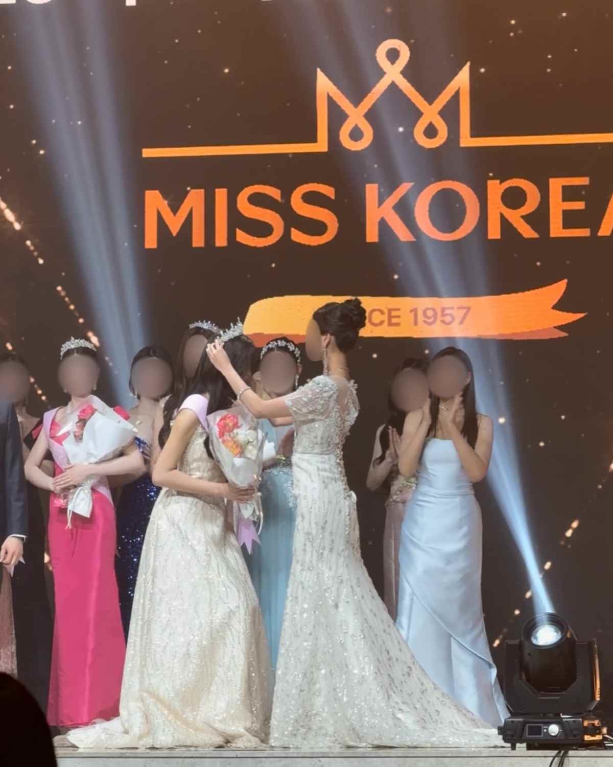 미스코리아 진에 당선된 우서윤이 왕관을 받고 있다 / 우서윤 인스타그램