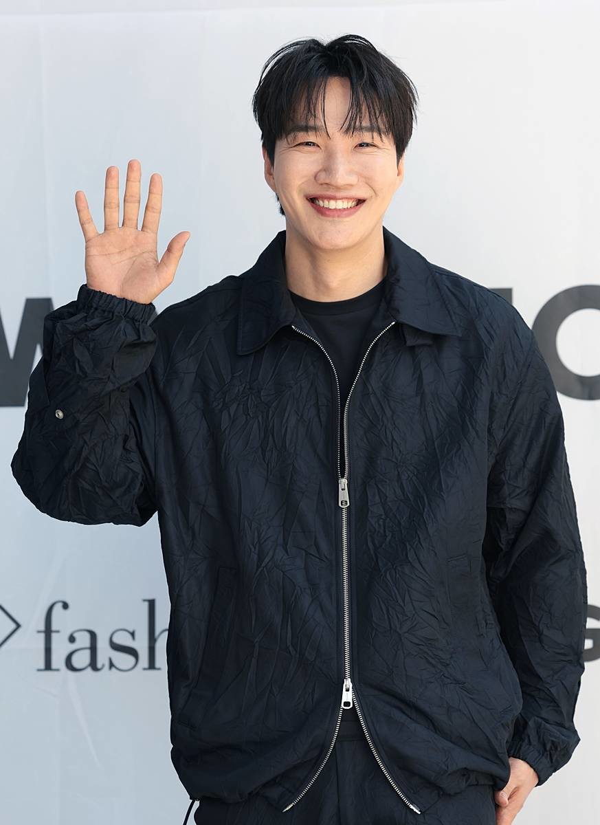 개그맨 김기리가 지난 4월 24일 성동구 성수동 더블유미션에서 열린 ‘홀리넘버세븐과 코타로 타니야마의 콜라보 팝업 전시’에 참석해 포즈를 취하고 있다 / 뉴스1