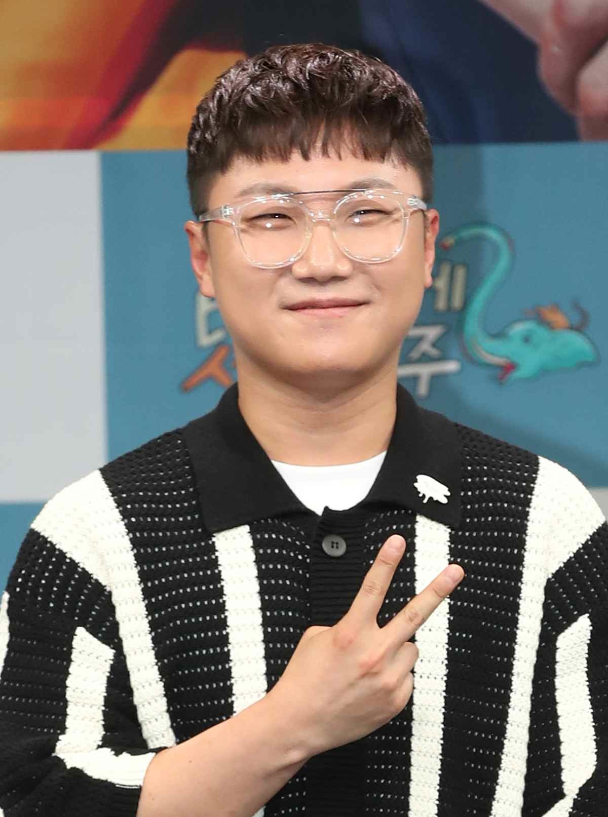 여행 유튜버 빠니보틀이 2023년 서울 마포구 MBC 골든마우스홀에서 열린 MBC 새 예능프로그램 ‘태어난 김에 세계일주2’(태계일주2) 제작발표회에서 포즈를 취하고 있다. / 뉴스1