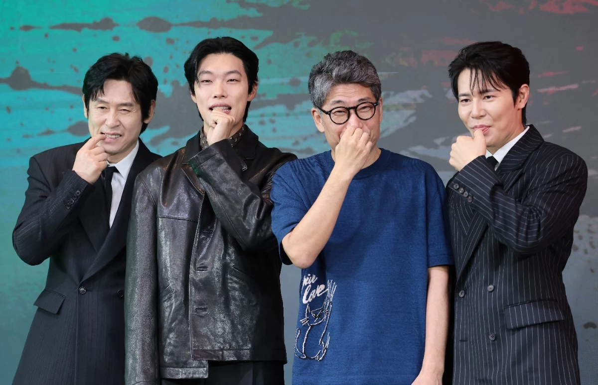넷플릭스 '들쥐' 주역인 배우 설경구(왼쪽부터)와 류준열, 김홍선 감독, 이규형 / 뉴스1