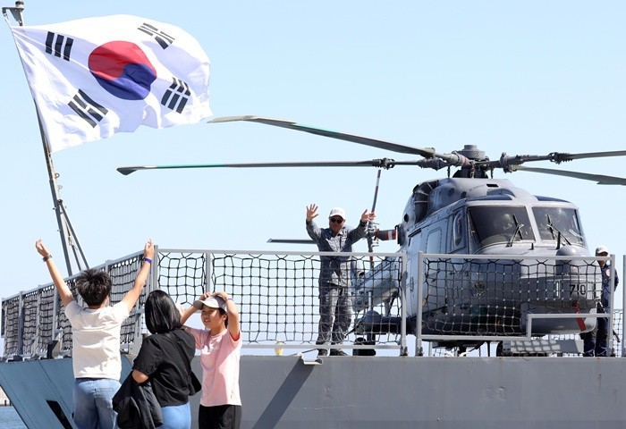 중동으로 출항하던 청해부대 / 뉴스1