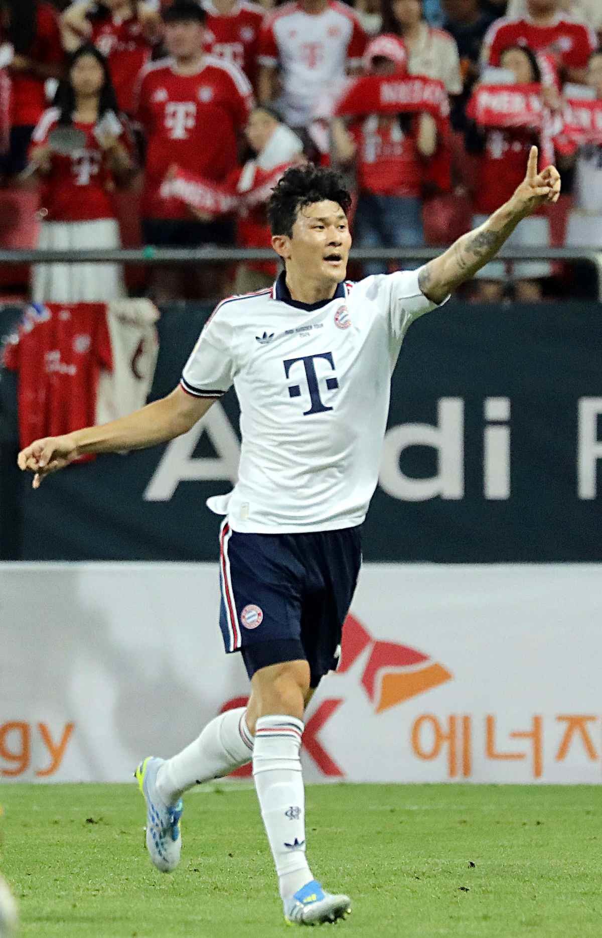 국가대표이자 FC 바이에른 뮌헨 소속 수비수 김민재가 지난달 제주 서귀포시 법환동 제주월드컵경기장에서 열린 아우디 풋볼 서밋 2026 제주SK FC vs FC 바이에른 뮌헨에서 그라운드를 누비고 있다. / 뉴스1