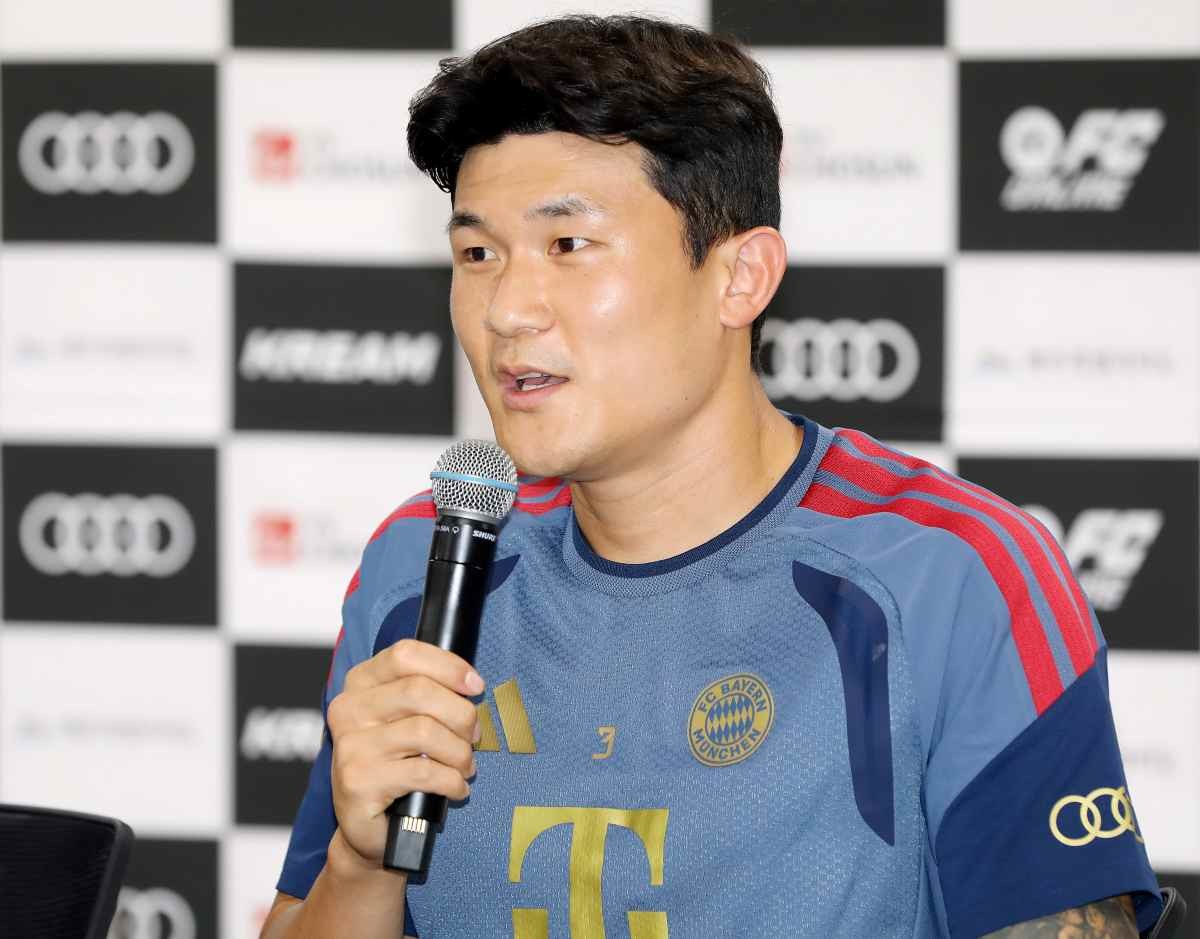 국가대표이자 FC 바이에른 뮌헨 소속 수비수 김민재가 친선전 '아우디 풋볼 서밋 2026 제주SK FC vs FC 바이에른 뮌헨'을 하루 앞둔 지난달 제주 서귀포시 법환동 제주월드컵경기장에서 열린 기자회견에서 취재진의 질문에 답변하고 있다. / 뉴스1