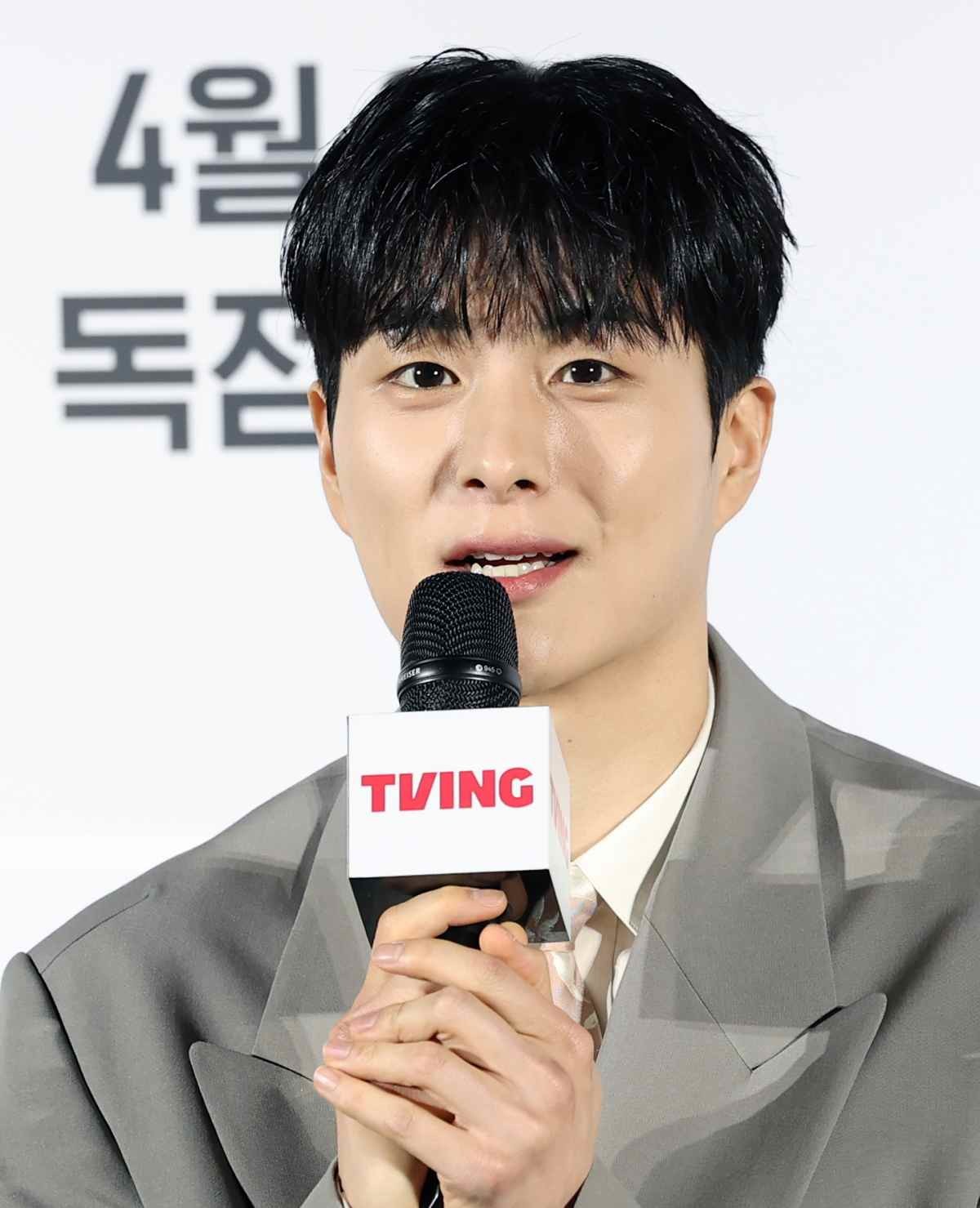 배우 정건주가 지난해 서울 용산구 CGV 용산점에서 열린 티빙 오리지널 시리즈 '내가 죽기 일주일 전' 제작발표회에 참석해 인사말을 하고 있다. / 뉴스1