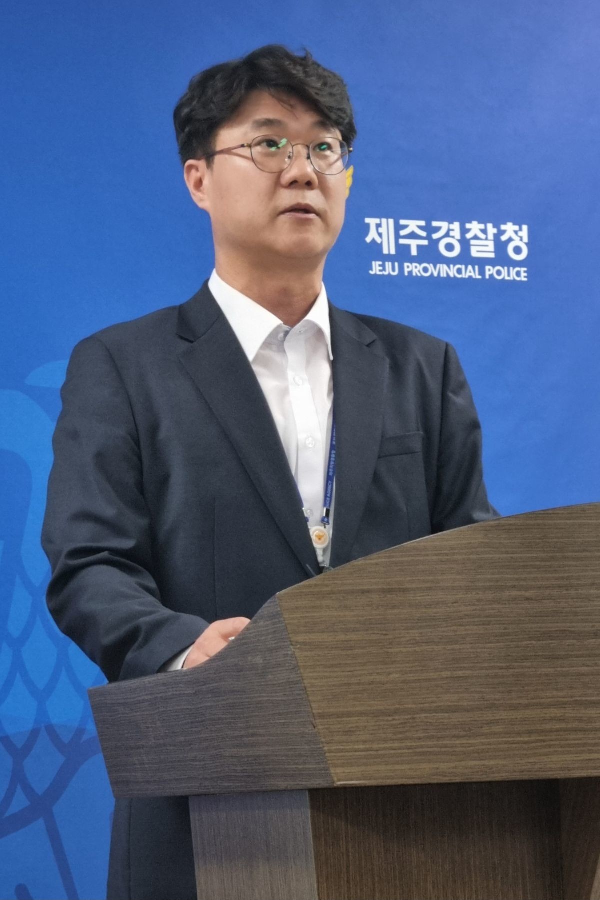 정태운 제주경찰청 수사과장이 1일 오전 제주경찰청 기자실에서 실종신고를 허위 종결해 온 혐의를 받고 있는 제주서부경찰서 소속 부 모 경장(34) 검찰 송치에 따른 브리핑을 하고 있다. / 뉴스1