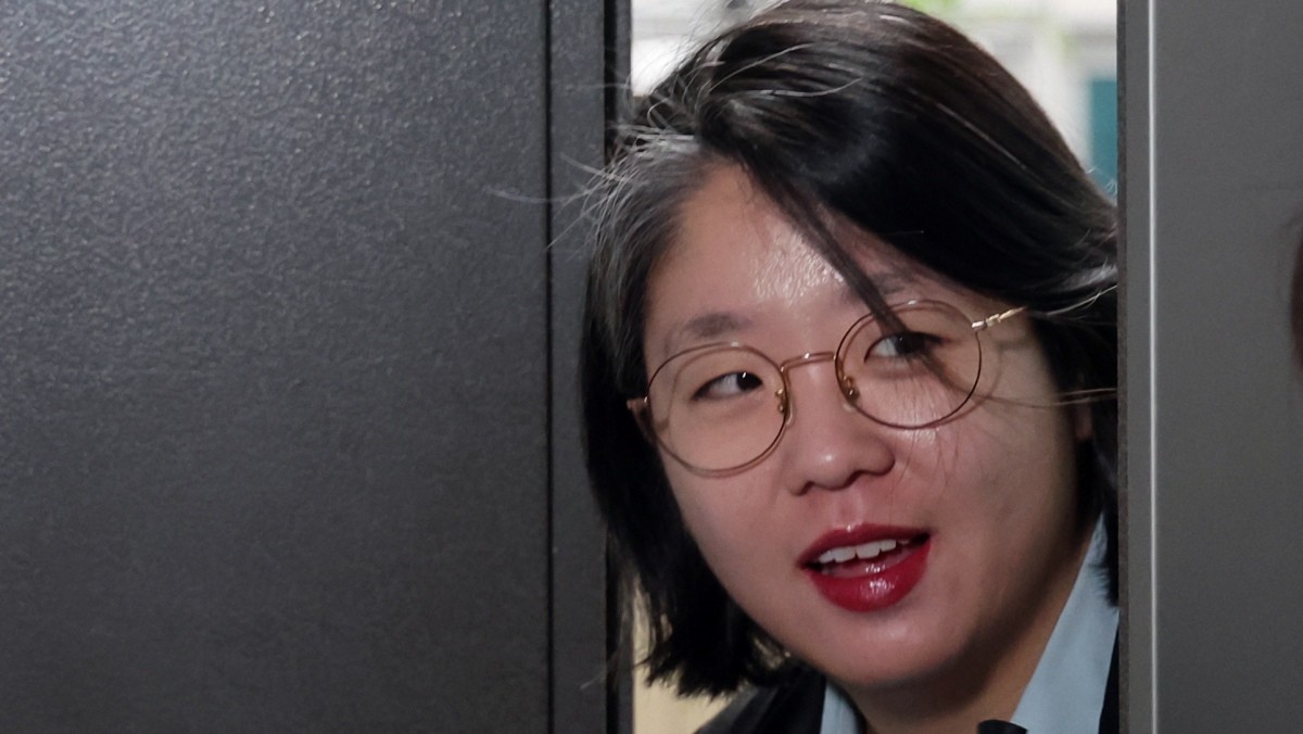 성평등가족부 장관 후보자로 지명된 용혜인 기본소득당 의원이 지난달 31일 오전 서울 여의도 국회 의원회관으로 출근하고 있다. / 뉴스1
