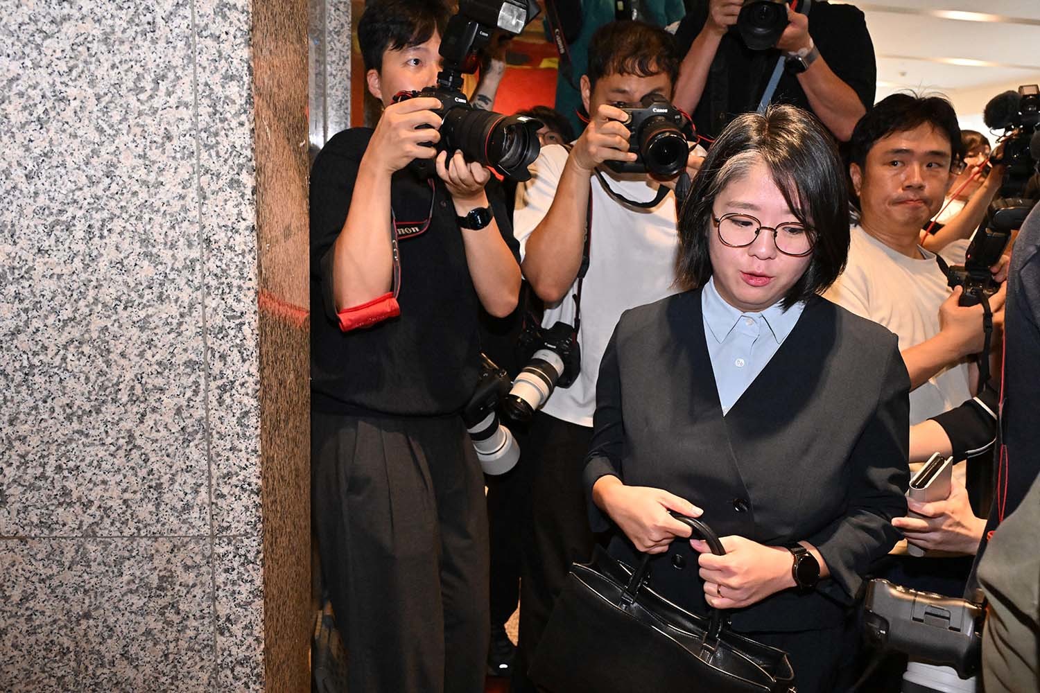 용혜인 성평등가족부 장관 후보자가 2일 오전 서울 서대문구 한국청소년활동진흥원에 마련된 인사청문회 준비사무실로 첫 출근하고 있다. / 뉴스1
