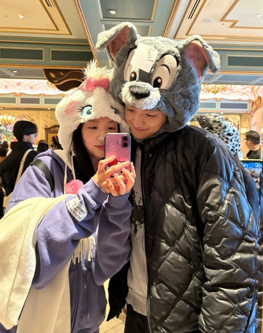지예은 바타 커플 사진 / 바타 인스타그램