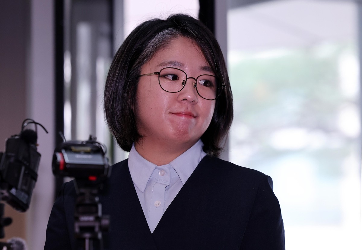 이하 성평등가족부 장관 후보자가 2일 오전 서울 서대문구 한국청소년활동진흥원에 마련된 인사청문회 준비 사무실로 첫 출근하고 있다. / 뉴스1