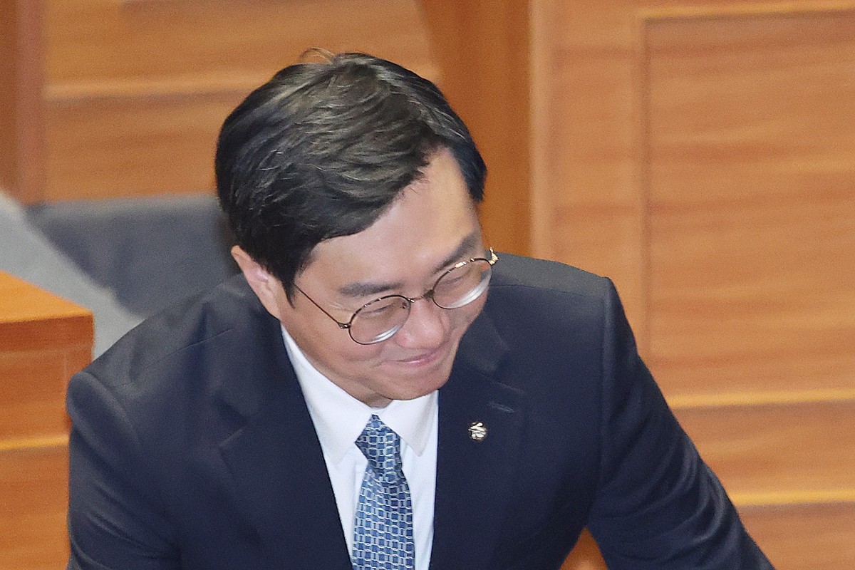 장경태 무소속 의원 자료 사진. 장경태 의원은 본인이 연루된 성추행 의혹과 관련해 '무고죄 고소인 자격으로 경찰에 출석해 다수의 증거를 제출했다'라며 고소인이 포함된 카카오톡 단체대화방 대화 내역을 공개했다. 장 의원은 2일 서울 여의도 국회에서 연 기자회견에서 '이러한 증거들이야말로 그날의 실체가 (고소인 전 남자친구의) 데이트폭력이라는 것을 명확하게 보여준다'라며 이렇게 주장했다. / 뉴스1