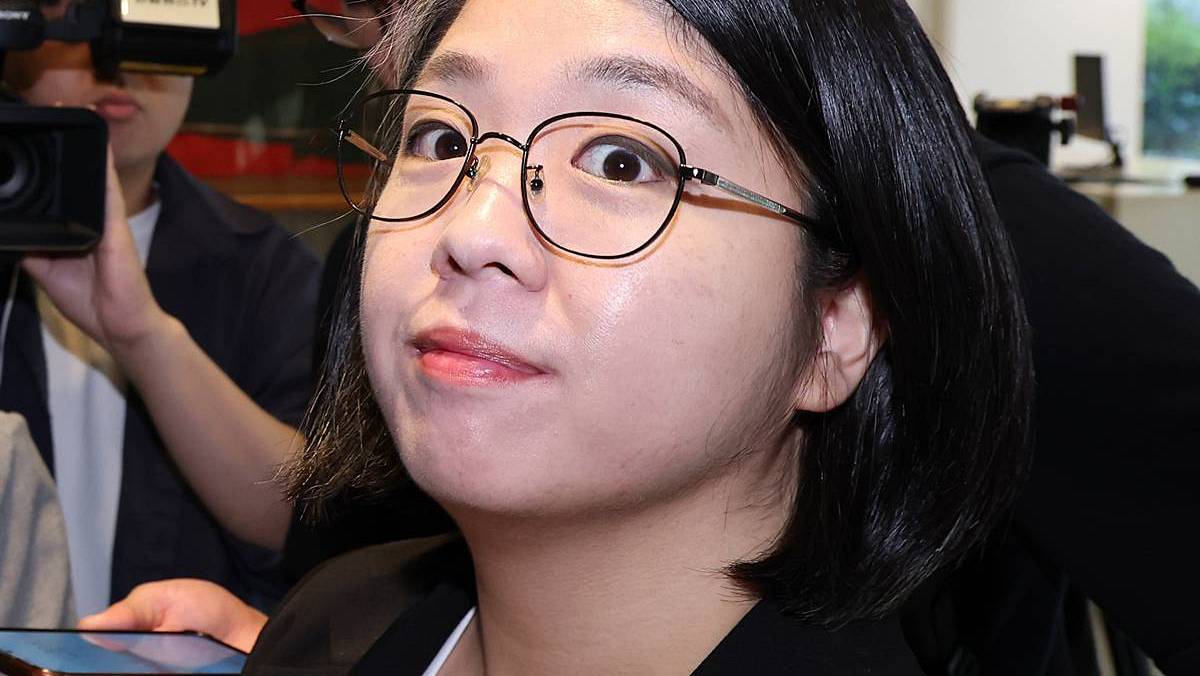 여야서 의원직 사퇴 요구 빗발친 용혜인…출근길 취재진에 ‘딱 한마디’
