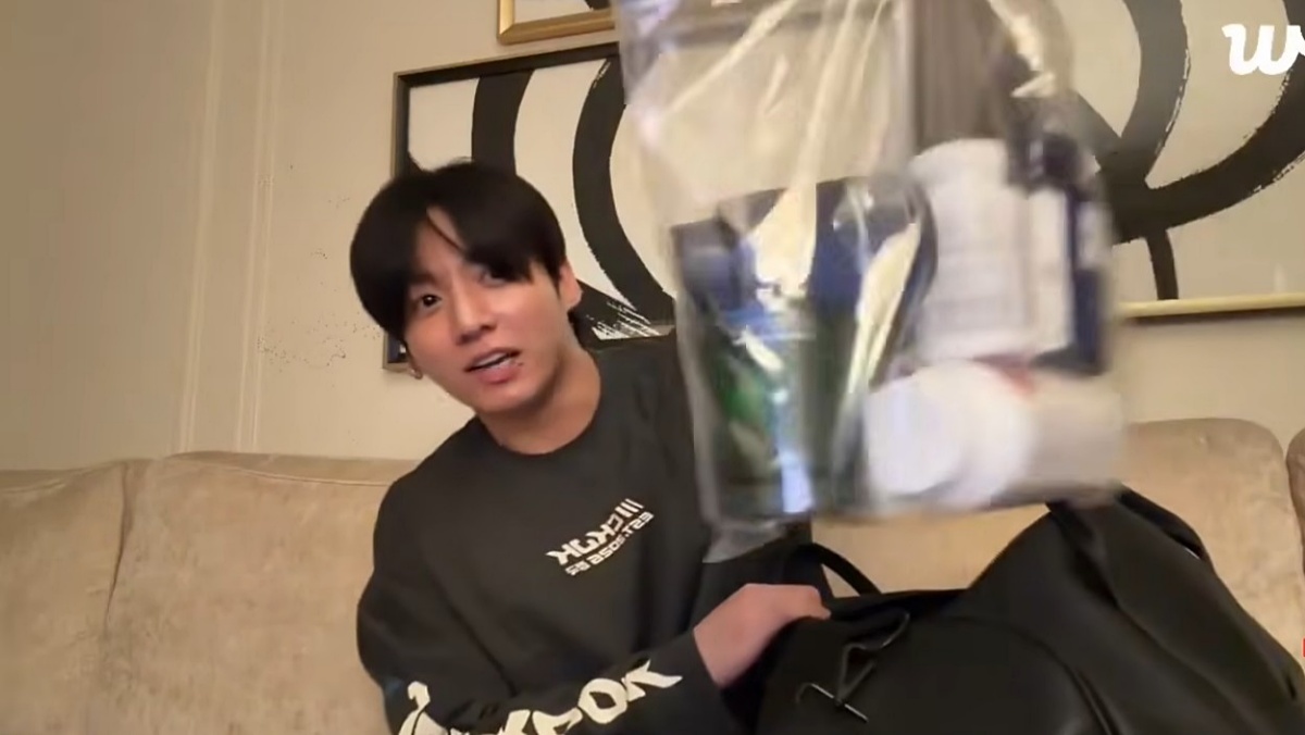 “간 수치가 너무 높아져서…” BTS 정국, 평소 들고 다니는 '이 가방' 공개