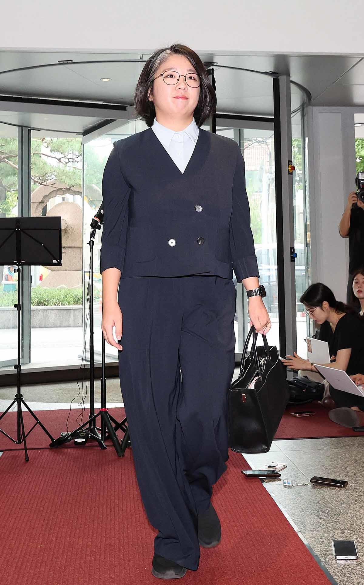 용혜인 성평등가족부 장관 후보자가 2일 오전 서울 서대문구 한국청소년활동진흥원에 마련된 인사청문회 준비사무실로 첫 출근하고 있다. / 뉴스1