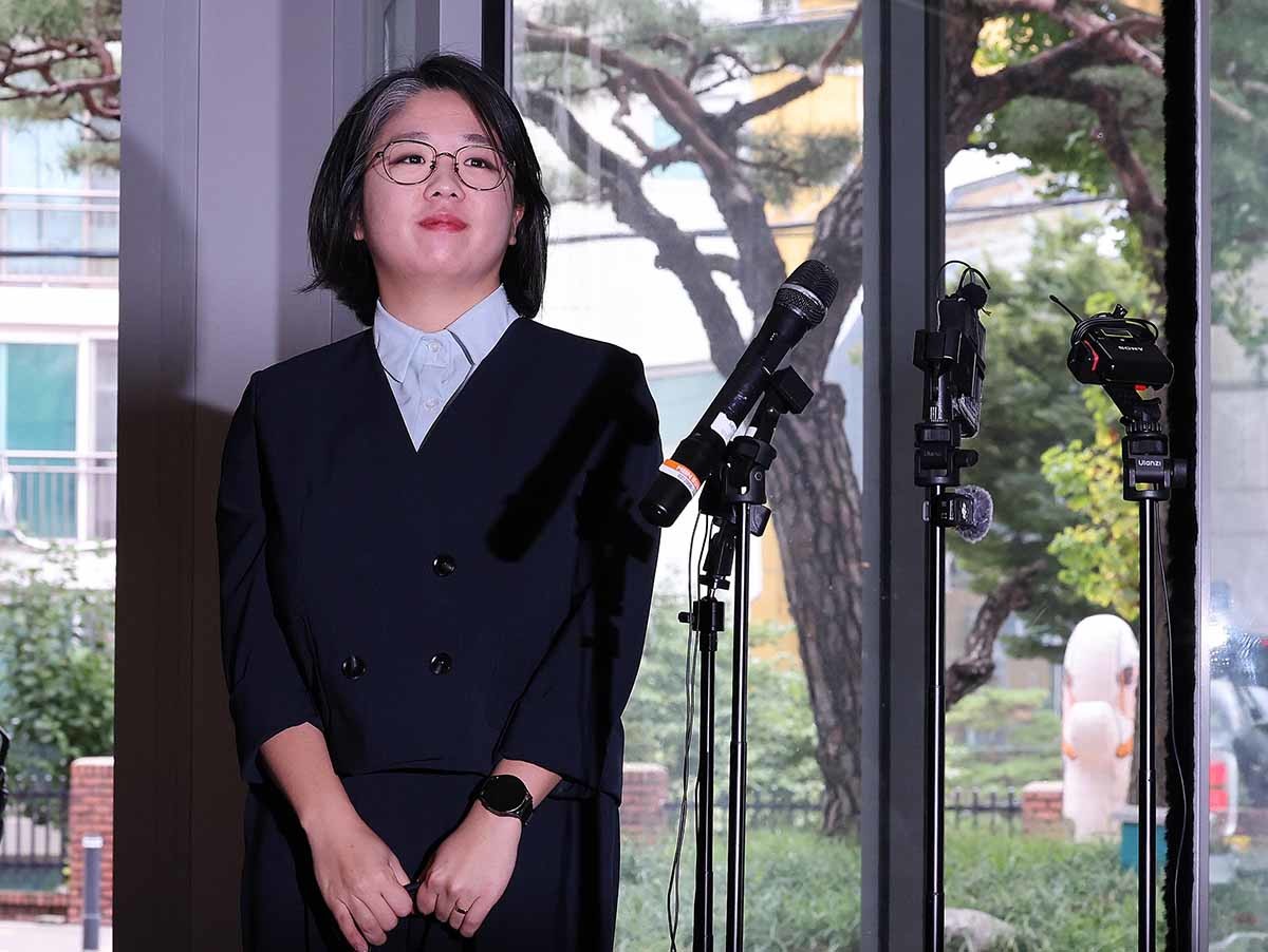 용혜인 성평등가족부 장관 후보자가 2일 오전 서울 서대문구 한국청소년활동진흥원에 마련된 인사청문회 준비사무실로 첫 출근하고 있다. / 뉴스1