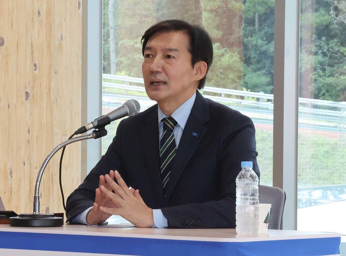 조국이 자신의 '폭탄 발언'이 큰 파장 일으키자 내놓은 입장