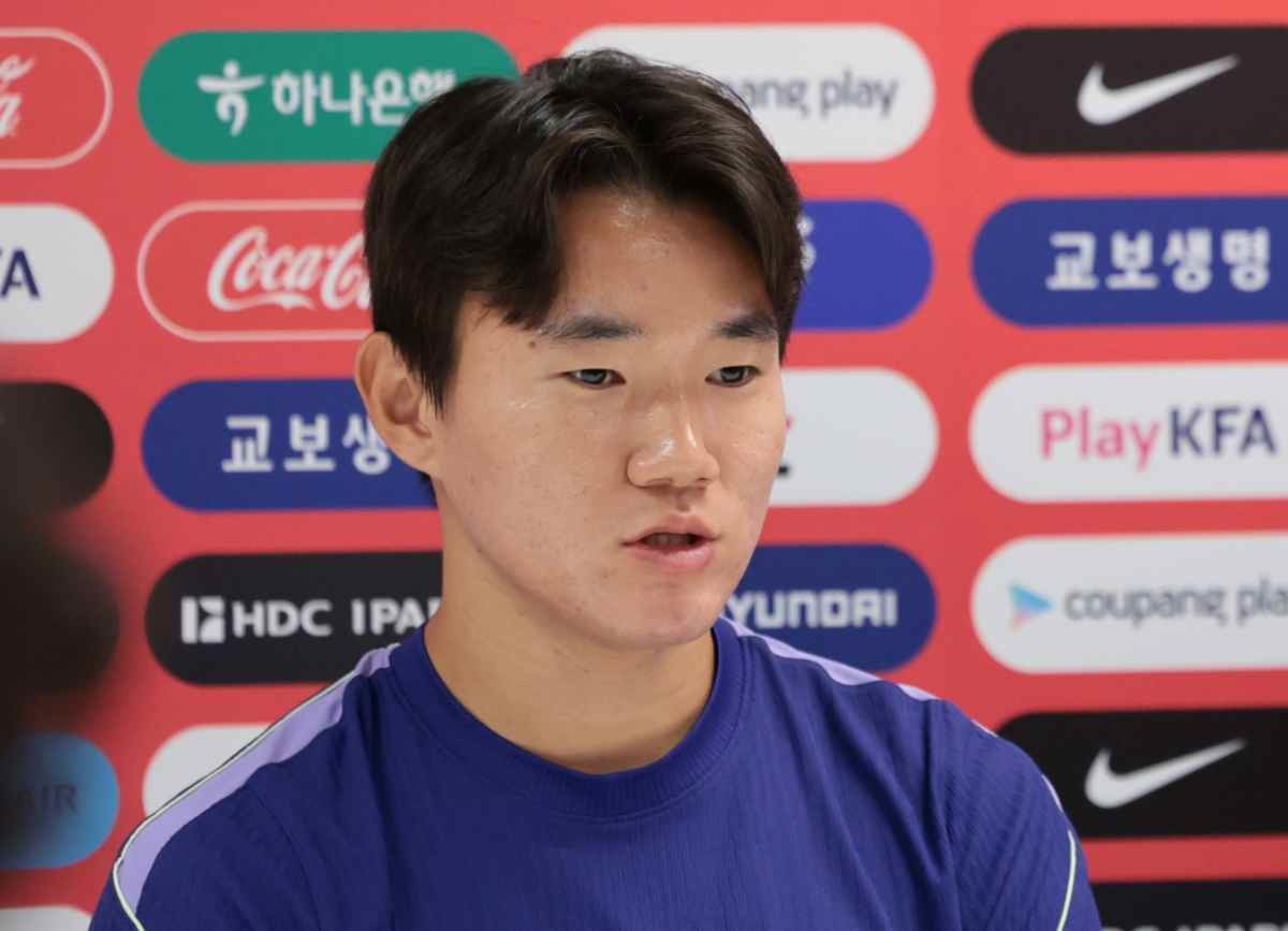 한국 축구 국가대표팀 양현준이지난 6월 멕시코 과달라하라 인근 사포판 치바스 바예 베르데 훈련장에 마련된 베이스캠프에서 훈련 전 인터뷰를 하고 있다. / 뉴스1