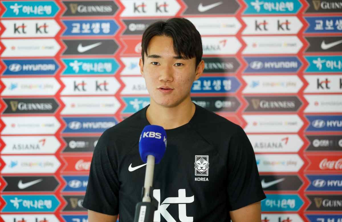 항저우 아시안게임에 출전하는 24세 이하 축구대표팀(U-24) 양현준이 2023년 경기 파주시 축구국가대표트레이닝센터(NFC)에서 열린 훈련에 앞서 인터뷰를 하고 있다. / 뉴스1