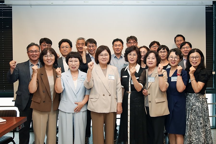 손화정 영종구청장(가운데)