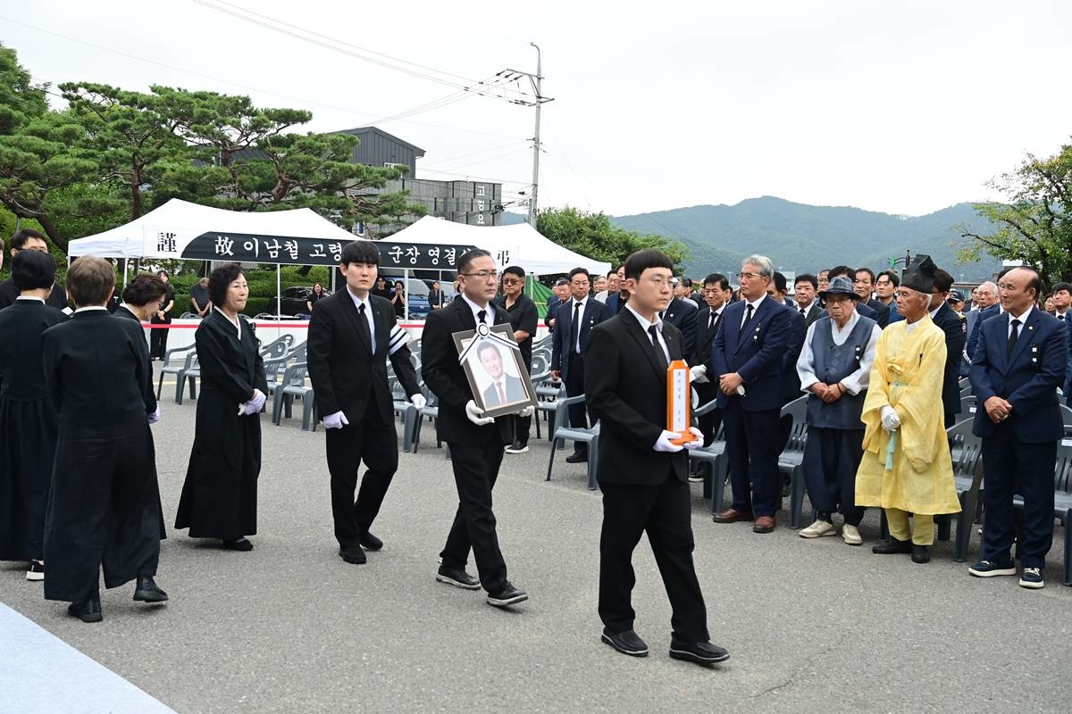 고 이남철 고령군수의 '군장 영결식'이 9월 3일 오전 8시 30분 고령군청 광장에서 거행됐다./이하 고령군