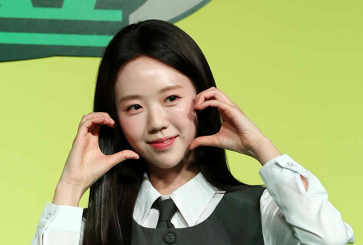 방송인 지예은이 지난 5월 서울 종로구 JW 동대문 메리어트 호텔에서 열린 넷플릭스 새 예능프로그램 ‘유재석 캠프’ 제작발표회에 참석해 포즈를 취하고 있다. / 뉴스1