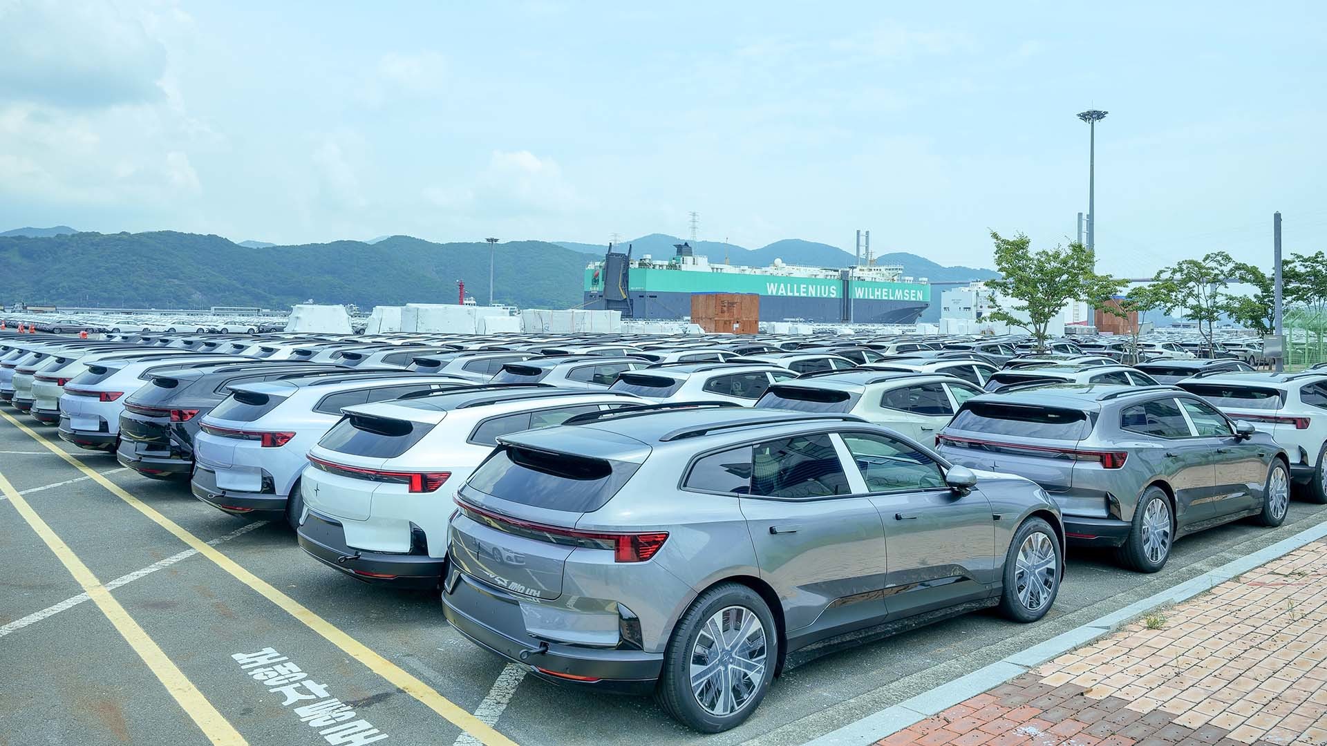 부산에서 생산돼 수출 선적을 기다리고 있는 폴스타 4 SUV. / 폴스타