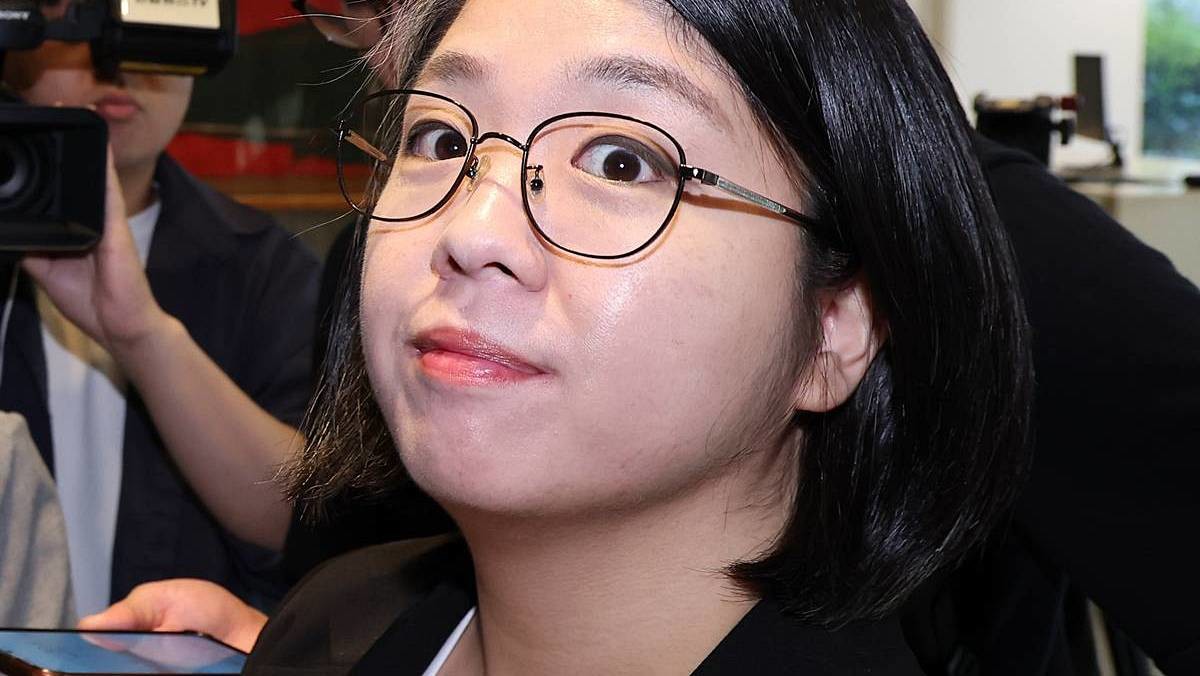 용혜인 성평등가족부 장관 후보자가 3일 오전 서울 서대문구 한국청소년활동진흥원에 마련된 인사청문회 준비사무실로 출근하고 있다 / 뉴스1