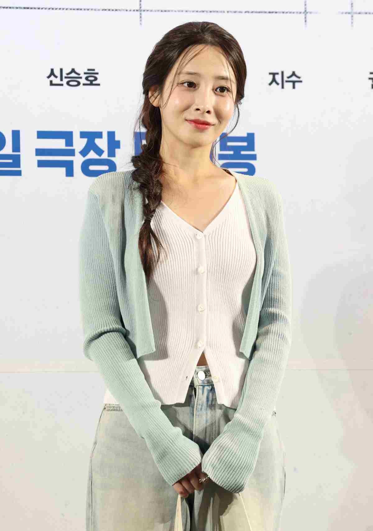 러블리즈 유지애가 지난해 서울 송파구 롯데시네마 월드타워점에서 열린 영화 '전지적 독자 시점‘(감독 김병우) VIP 시사회에 참석해 포즈를 취하고 있다.  / 뉴스1