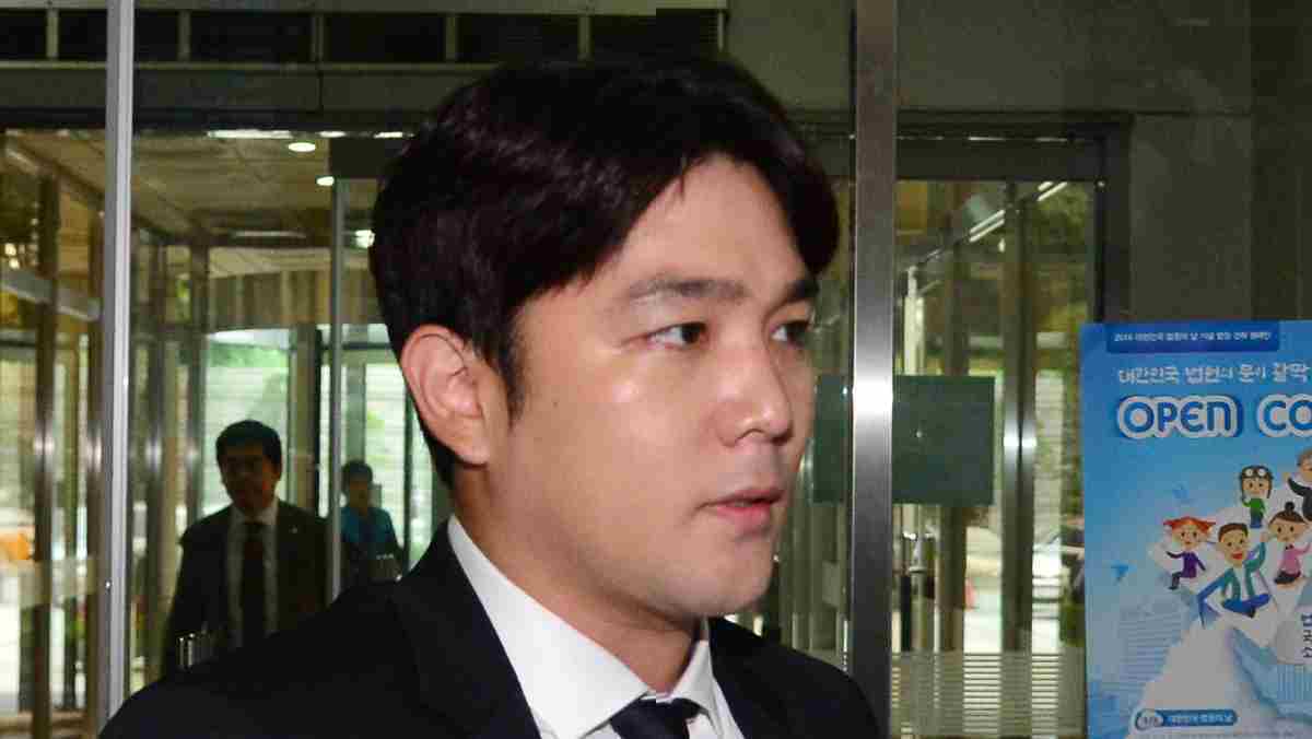 사생활 논란에 그룹 탈퇴하더니… 무려 7년 만에 공식 석상 모습 드러내는 '이 가수'