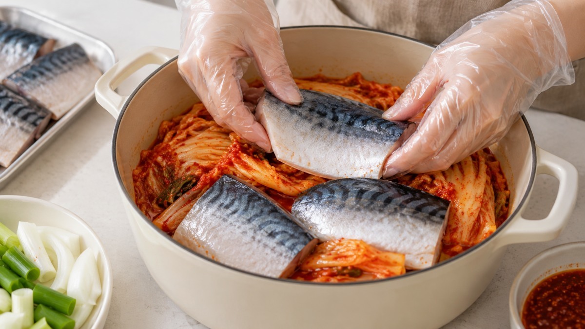 김치찜에 왜 고기만 넣나요… '이 생선' 올렸더니 가족들이 밥 두 그릇 비웁니다