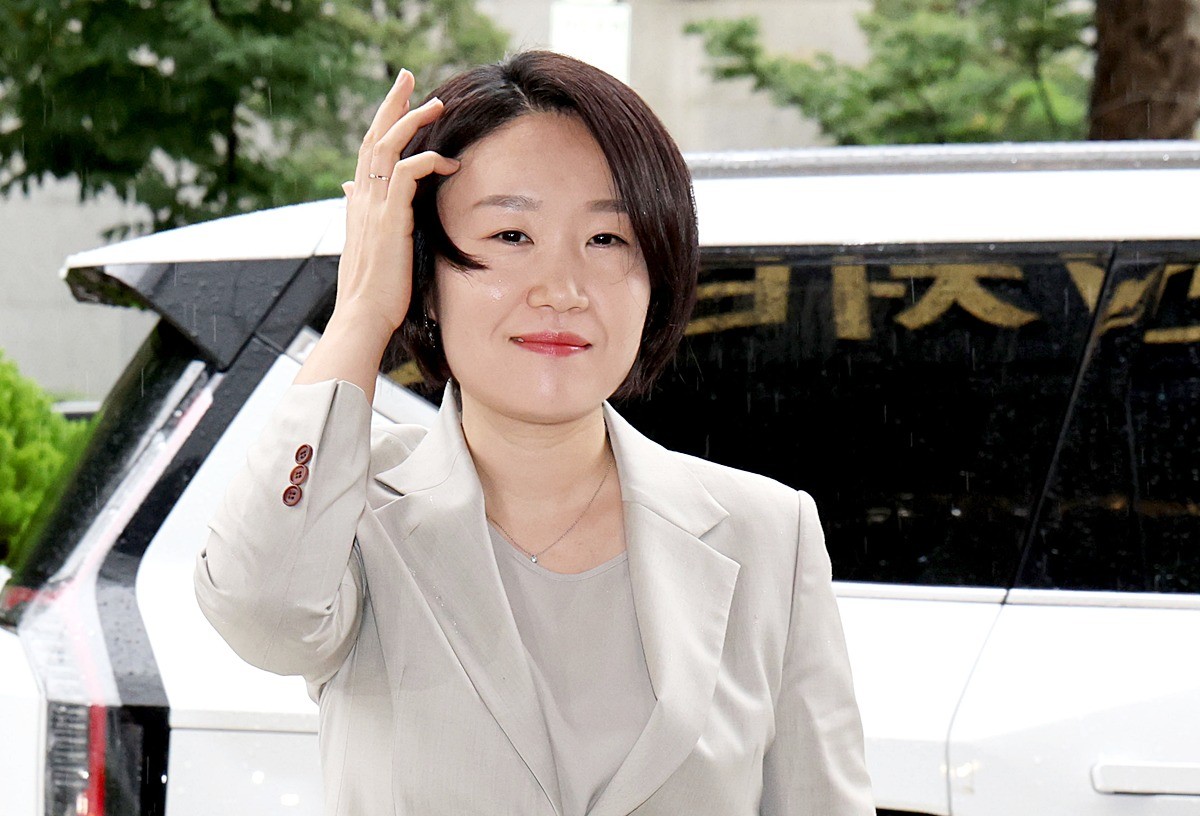 이소영 중소벤처기업부 장관 후보자가 지난달 31일 서울 영등포구 중소기업정보진흥원 수도권업무지원실에 마련된 인사청문회 준비사무실로 출근하고 있다. 기사 이해를 돕기 위한 자료 사진 / 뉴스1