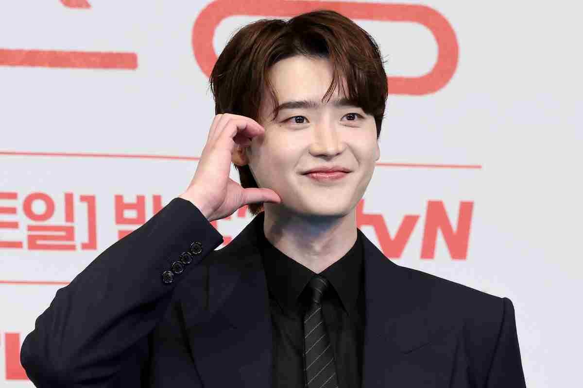 배우 이종석이 지난해 서울 구로구 더링크호텔에서 열린 tvN 토일드라마 '서초동' 제작발표회에서 기념촬영을 하고 있다. / 뉴스1