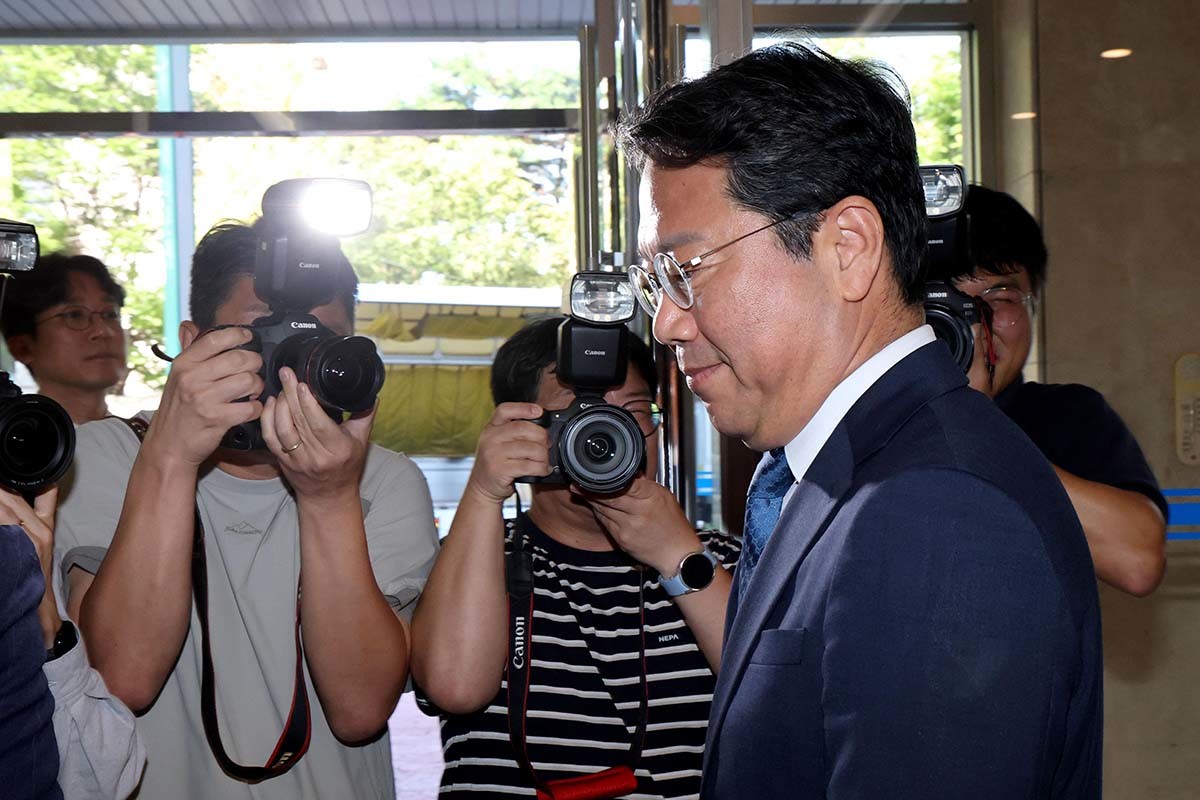 김승원 법무부 장관 후보자가 3일 오전 서울 종로구 적선현대빌딩에 마련된 인사청문회 준비사무실로 출근하고 있다. / 뉴스1