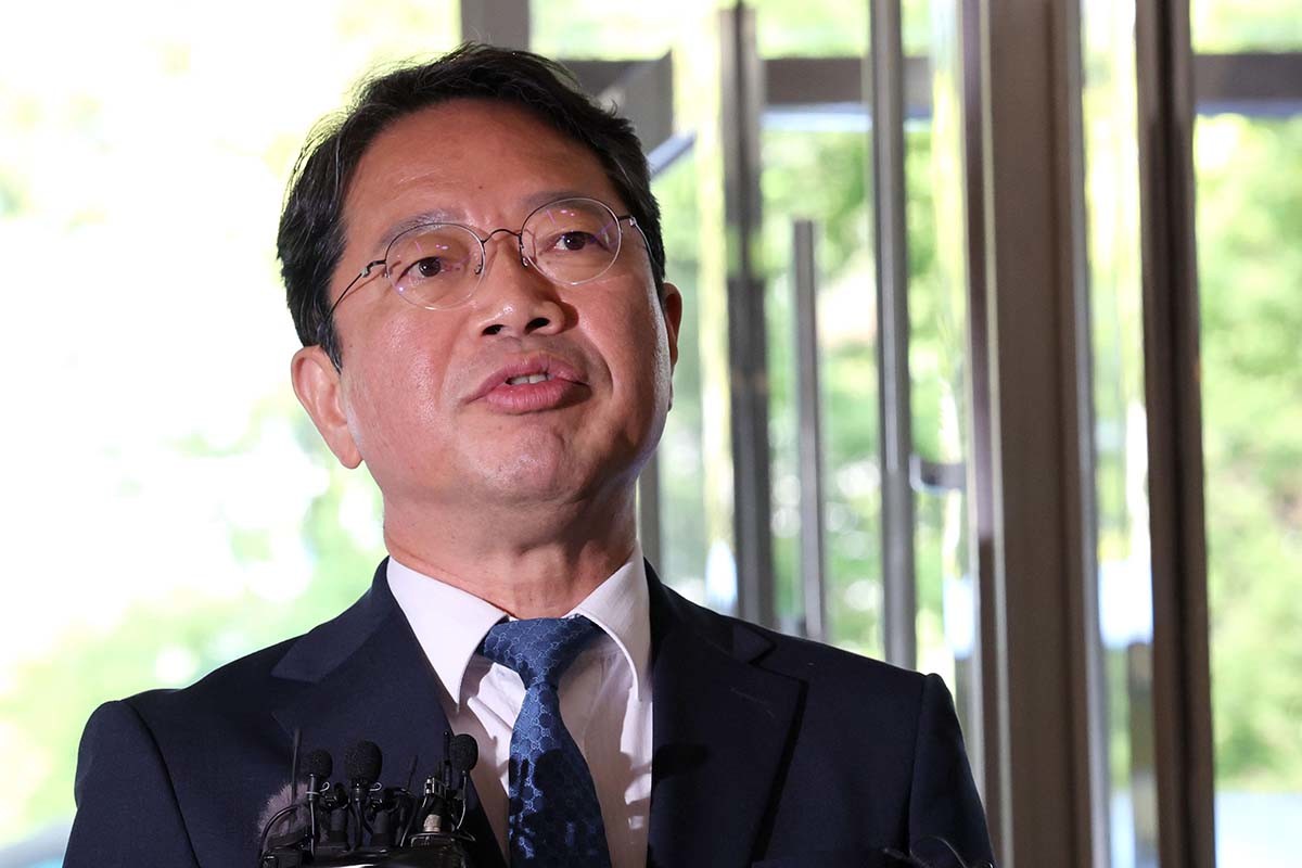 김승원 법무부 장관 후보자가 3일 오전 서울 종로구 적선현대빌딩에 마련된 인사청문회 준비사무실로 출근하며 취재진 질문에 답하고 있다. / 뉴스1