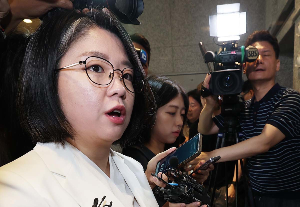 용혜인 성평등가족부 장관 후보자가 4일 오전 서울 서대문구 한국청소년활동진흥원에 마련된 인사청문회 준비 사무실로 출근하고 있다. / 뉴스1