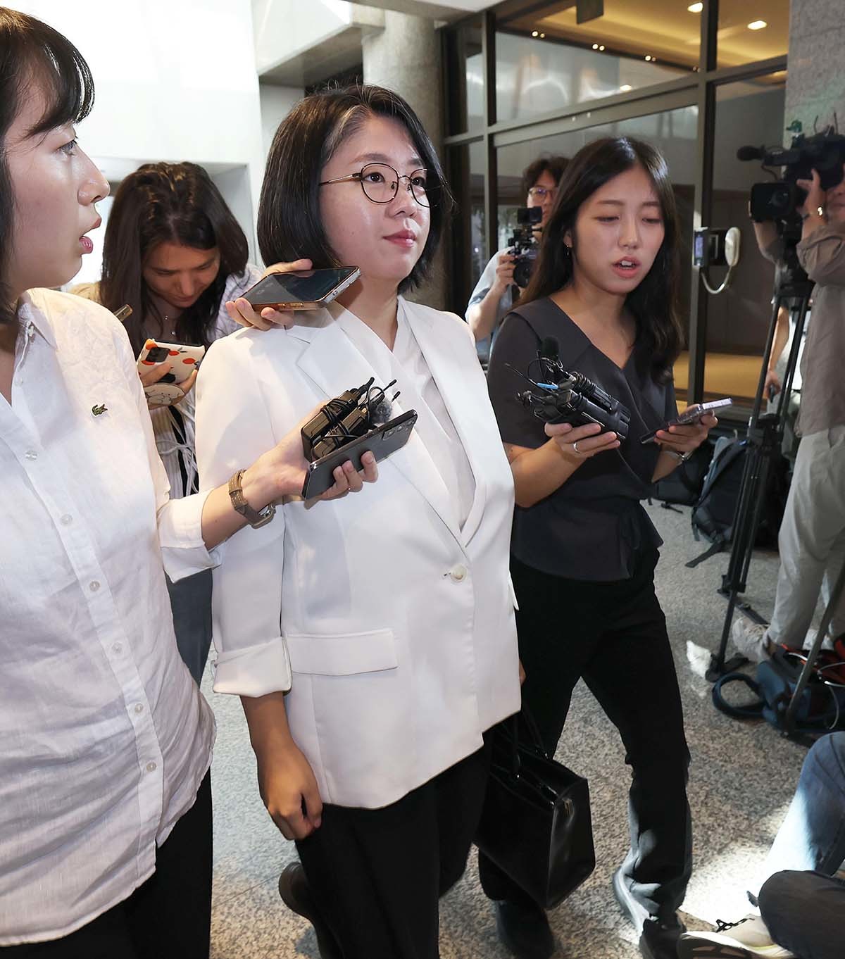 용혜인 성평등가족부 장관 후보자가 4일 오전 서울 서대문구 한국청소년활동진흥원에 마련된 인사청문회 준비 사무실로 출근하고 있다. / 뉴스1