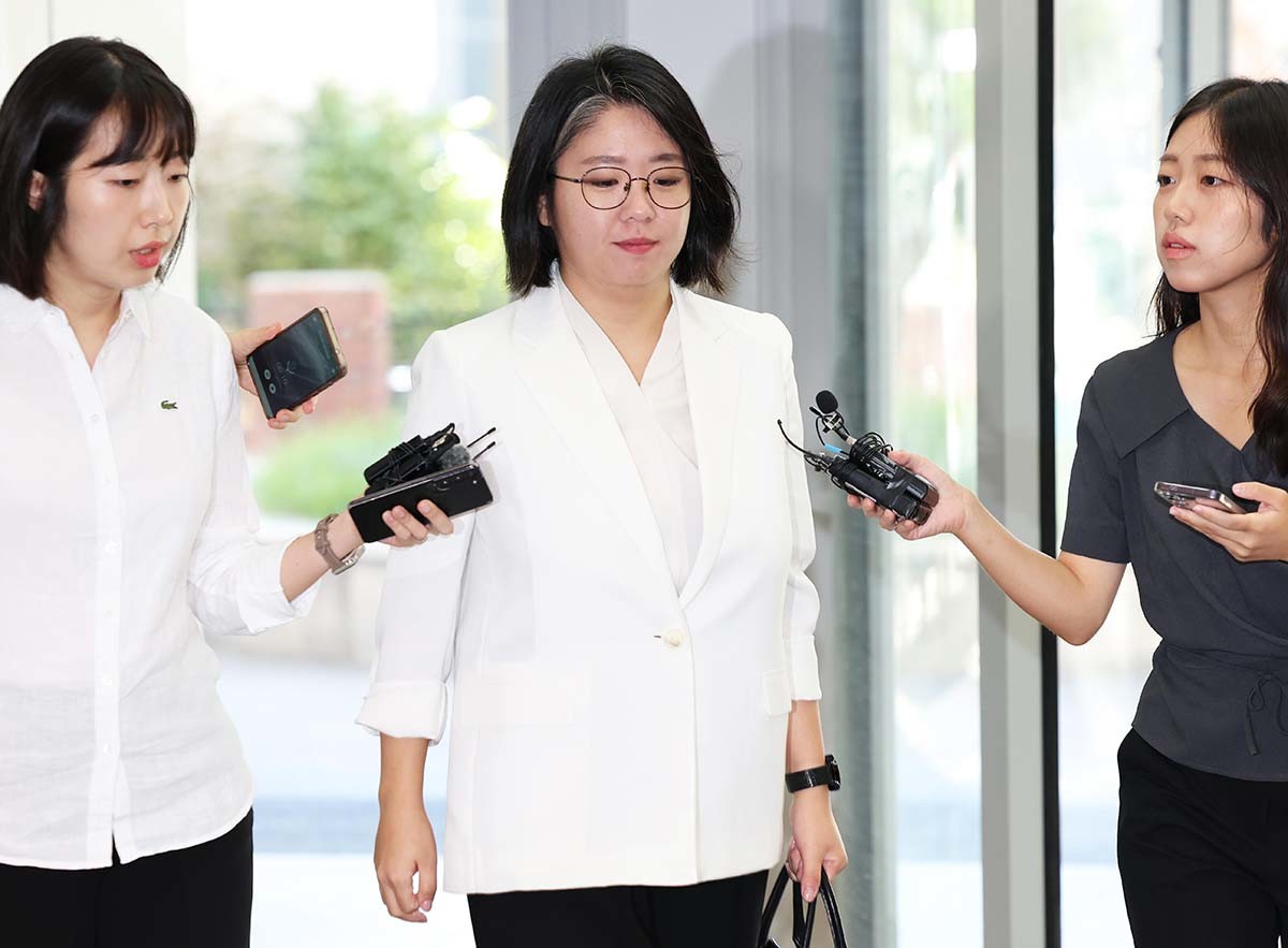 용혜인 성평등가족부 장관 후보자가 4일 오전 서울 서대문구 한국청소년활동진흥원에 마련된 인사청문회 준비 사무실로 출근하고 있다. / 뉴스1