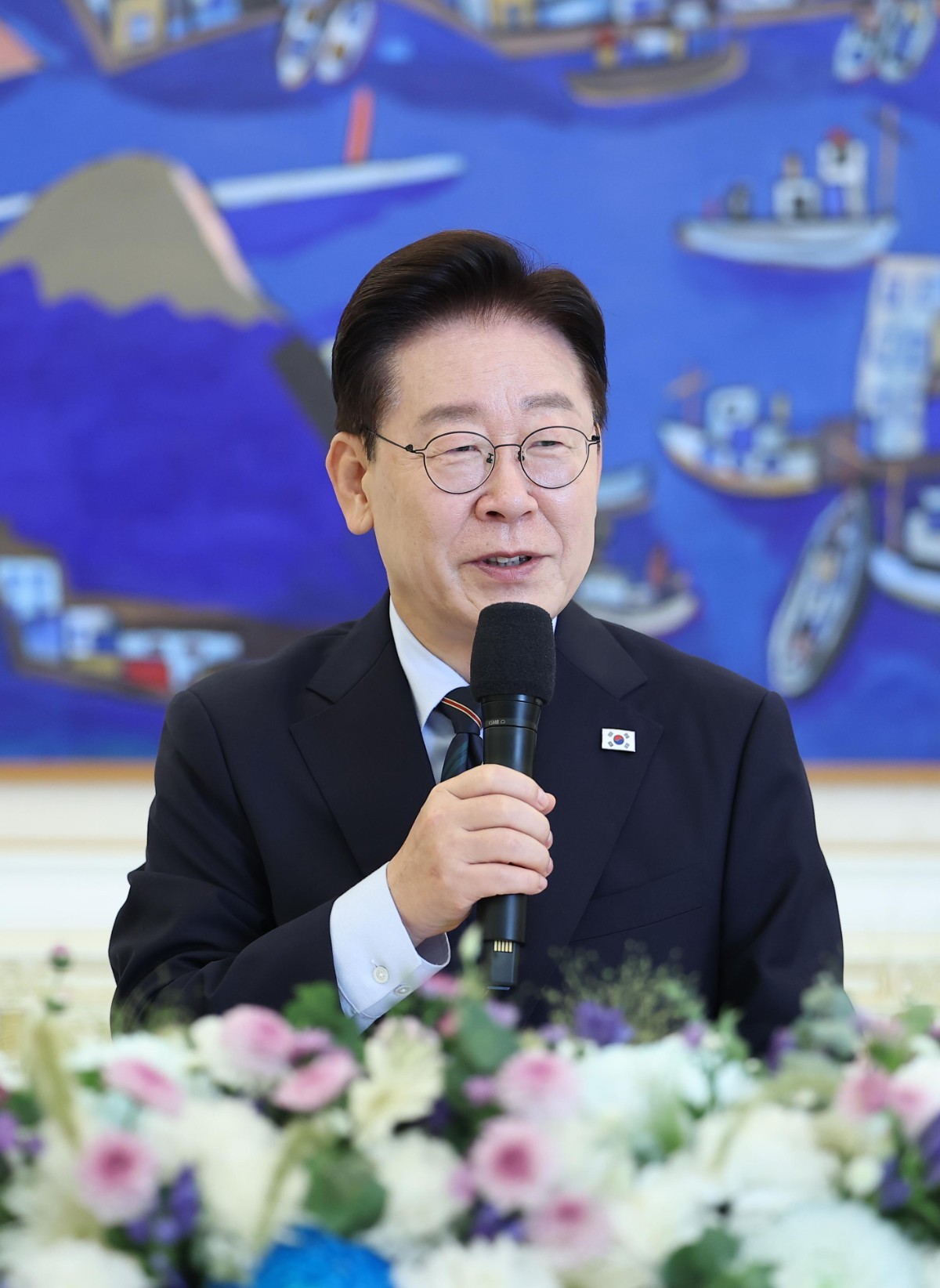 이재명 대통령이 4일 청와대에서 열린 시민사회 초청 간담회에서 발언하고 있다. / 뉴스1