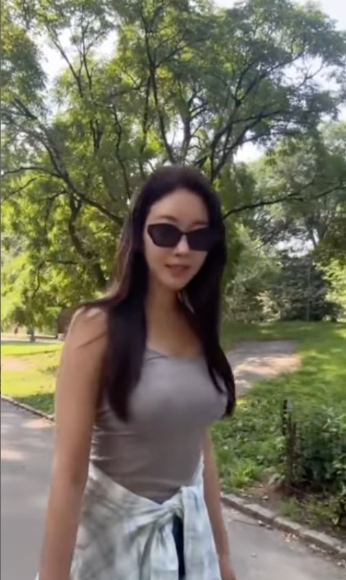 김사랑이 뉴욕 센트럴파크를 걸은 근황을 3일 전했다. / 김사랑 인스타그램