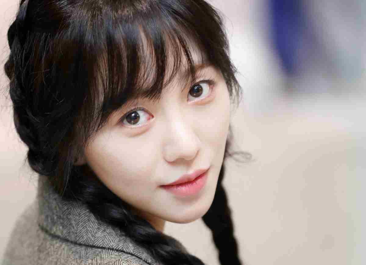 AOA 멤버 겸 배우 권민아가 2017년 서울 중구 명동 FNC WOW에서 열린 MBC 드라마 '병원선' 종영 인터뷰에 앞서 포즈를 취하고 있다. / 뉴스1