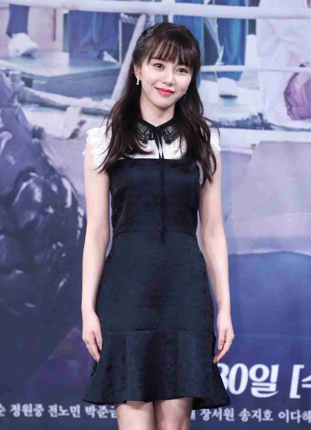 AOA 권민아가 2017년 서울 상암MBC에서 열린 수목미니시리즈 ‘병원선’ 제작발표회에 참석해 포즈를 취하고 있다. / 뉴스1