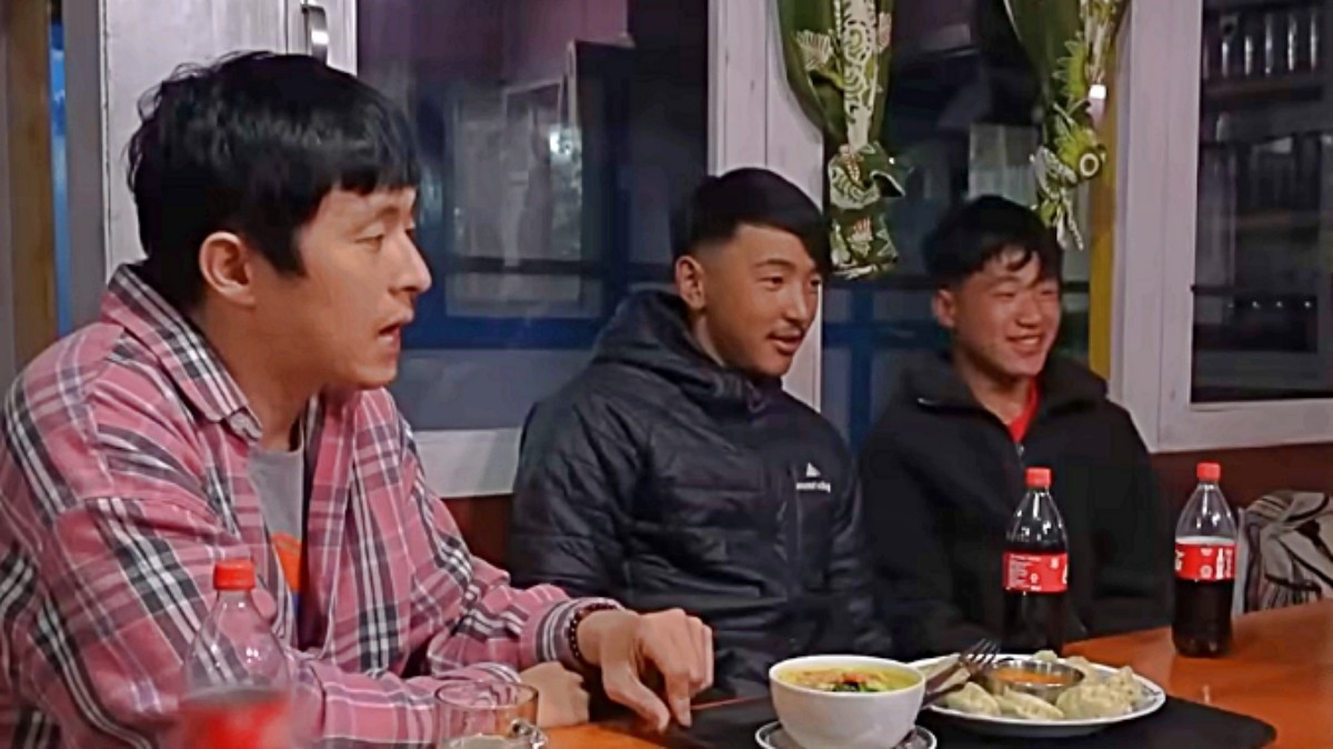 기안84와 네팔 청년 라이와 타망. / MBC '태어난 김에 세계일주 4'