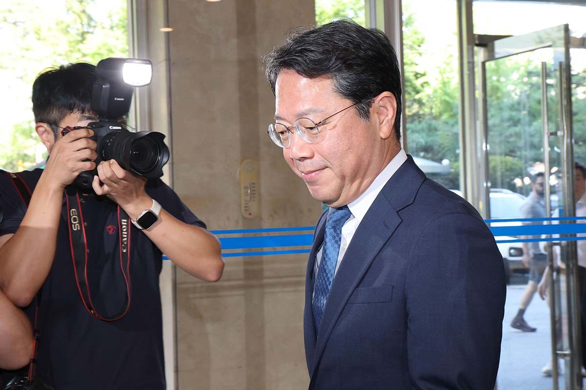 김승원 법무부 장관 후보자가 3일 오전 서울 종로구 적선현대빌딩에 마련된 인사청문회 준비사무실로 출근하고 있다. / 뉴스1