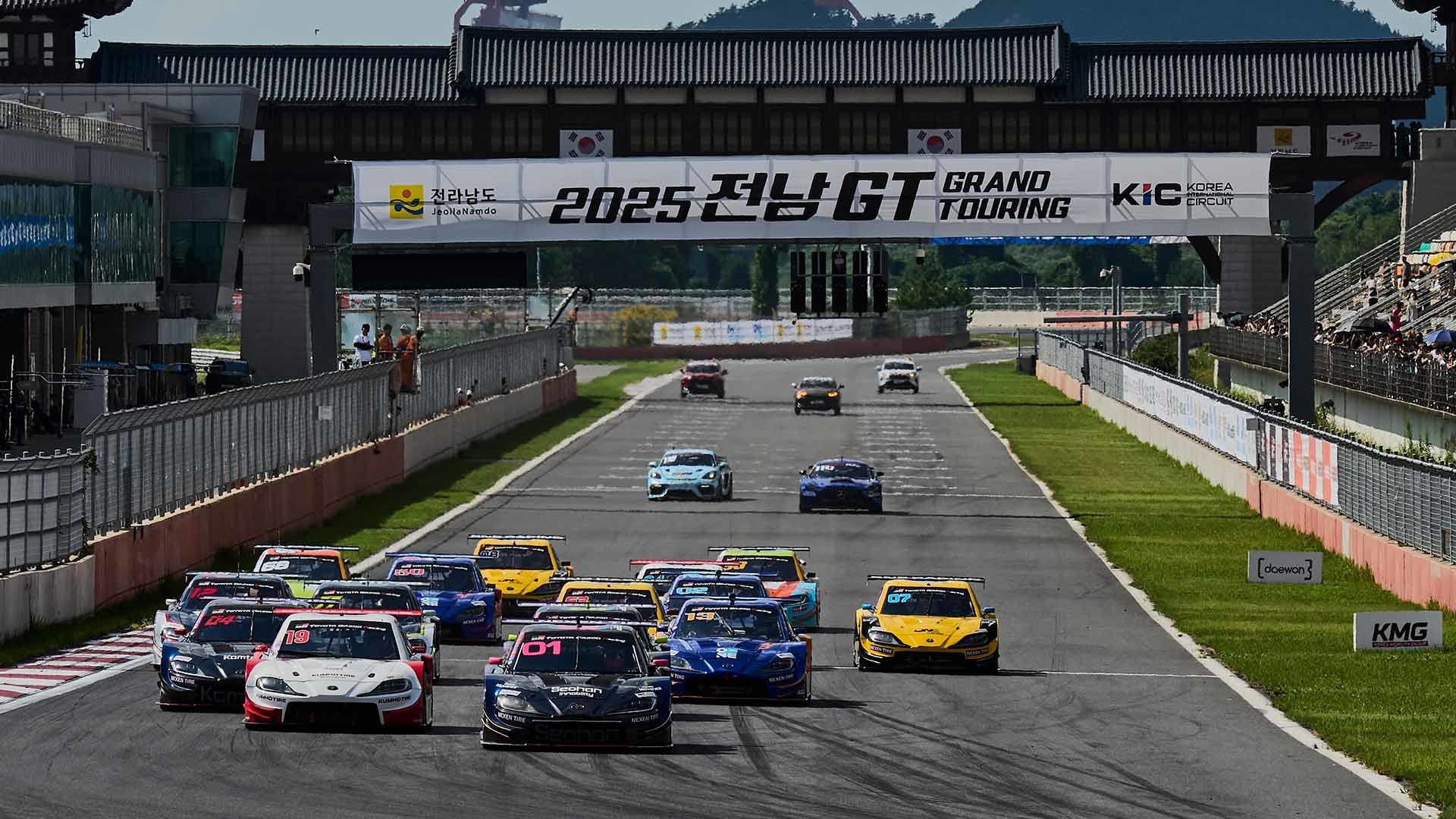 2025 전남GT 토요타 가주 레이싱 6000 클래스 경기 모습. / 슈퍼레이스
