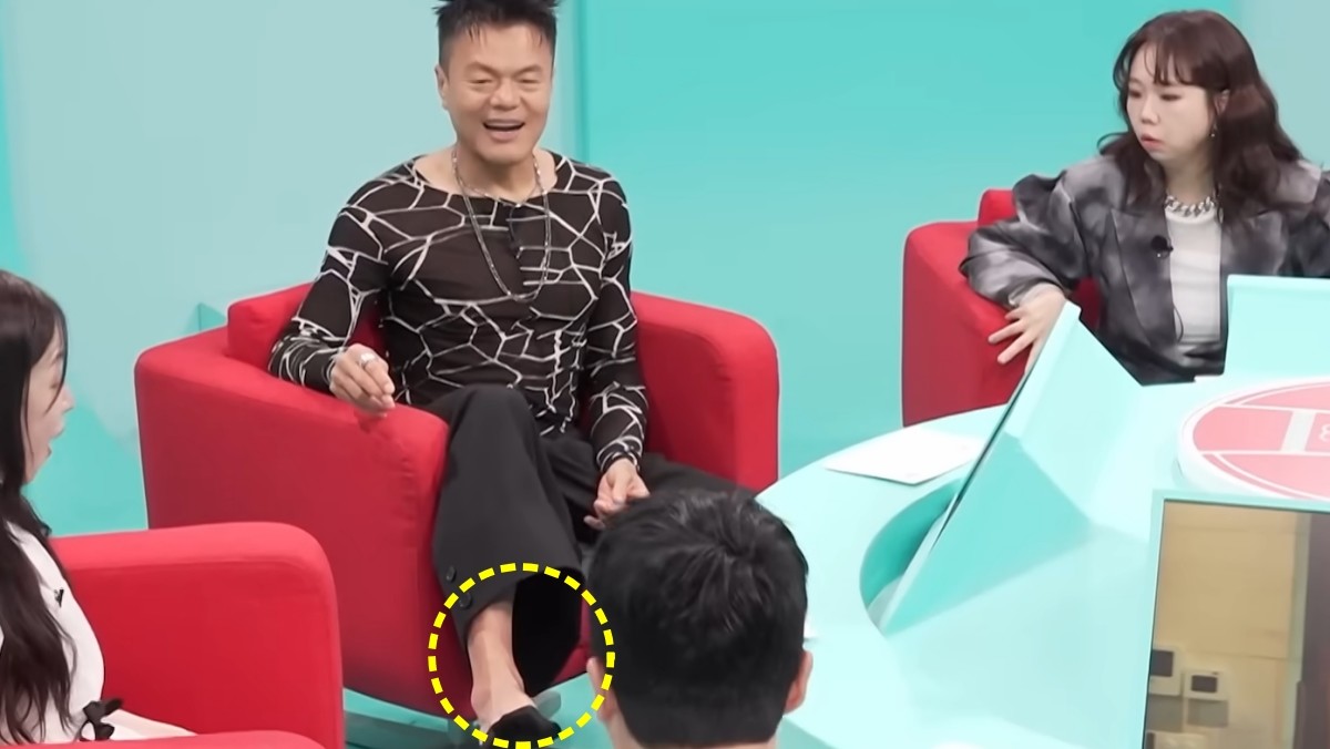 지난 7월 25일 MBC 예능 프로그램 '전지적 참견 시점'에 박진영이 출연해 발가락 양말을 추천했다. / MBC