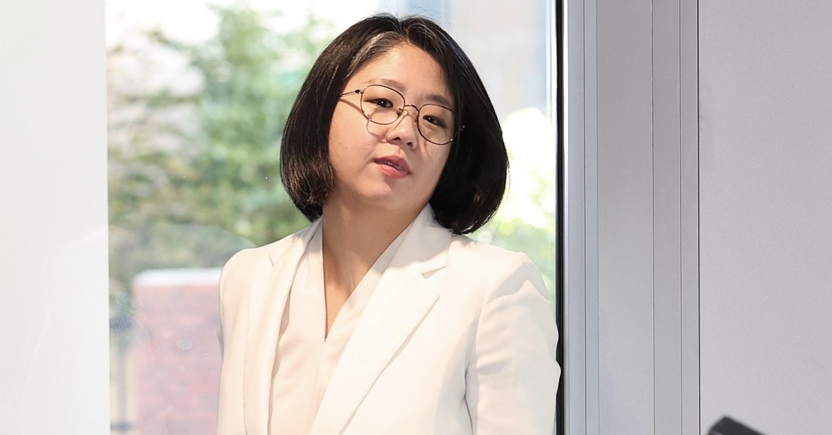 용혜인 성평등가족부 장관 후보자가 4일 오전 서울 서대문구 한국청소년활동진흥원에 마련된 인사청문회 준비 사무실로 출근하고 있다. / 뉴스1