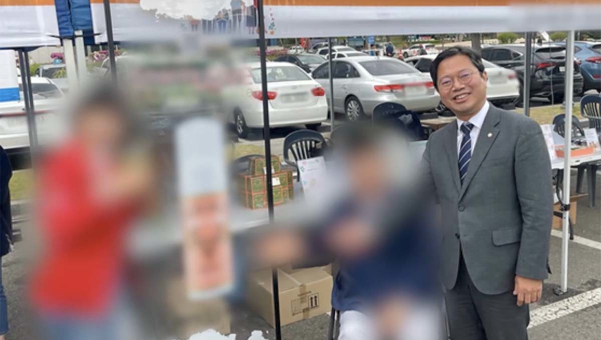 김승원 후보자가 유흥주점 여사장인 양모씨와 함께 찍은 사진. / SBS